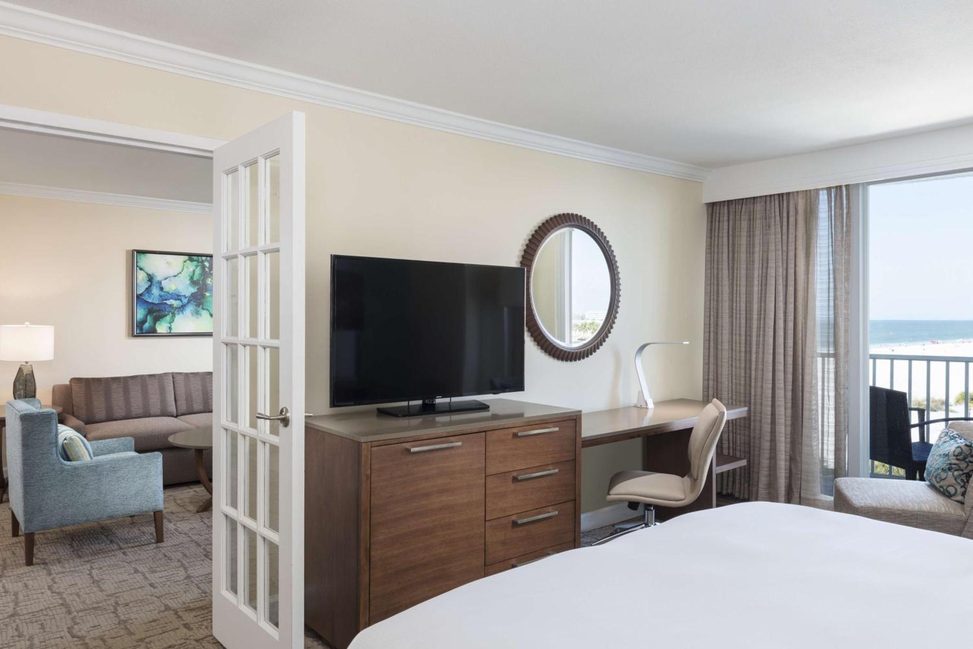 Hilton Clearwater Beach Resort & Spa Exterior photo