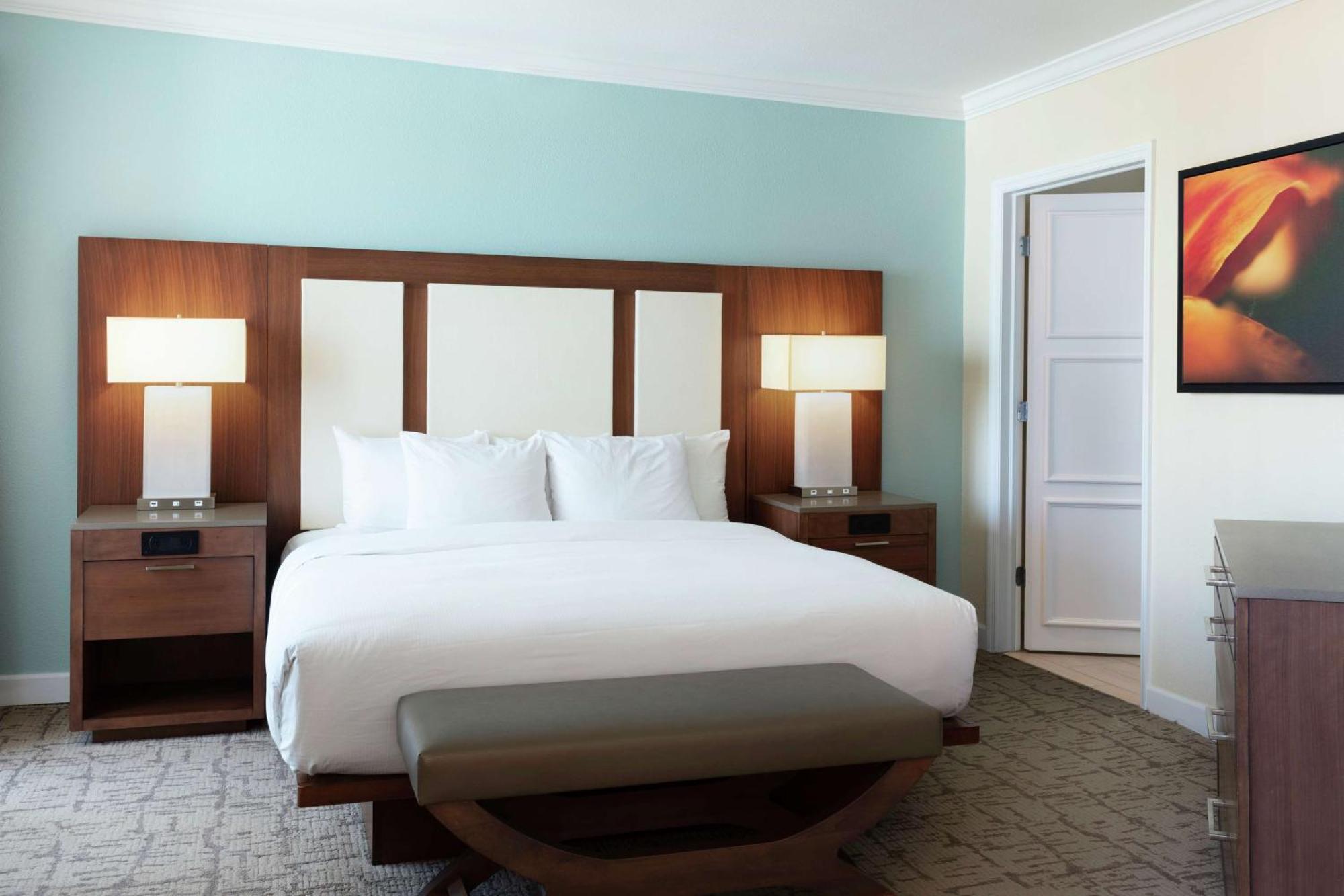 Hilton Clearwater Beach Resort & Spa Exterior photo