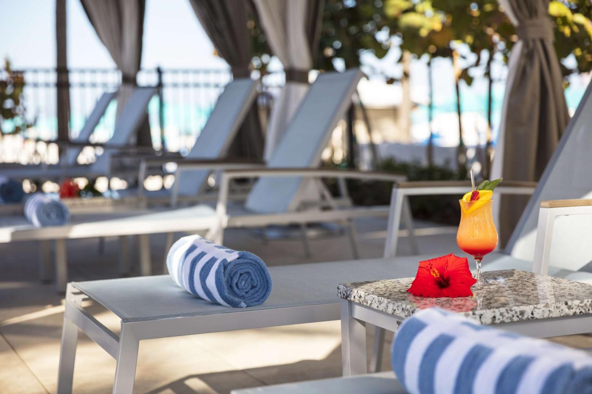 Hilton Clearwater Beach Resort & Spa Exterior photo