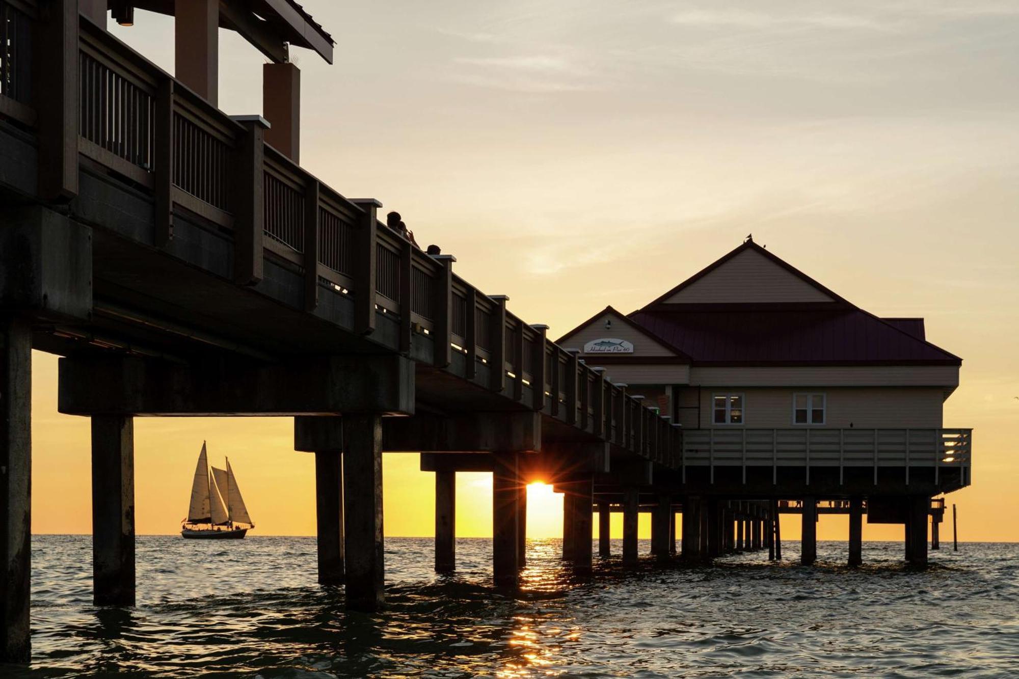 Hilton Clearwater Beach Resort & Spa Exterior photo
