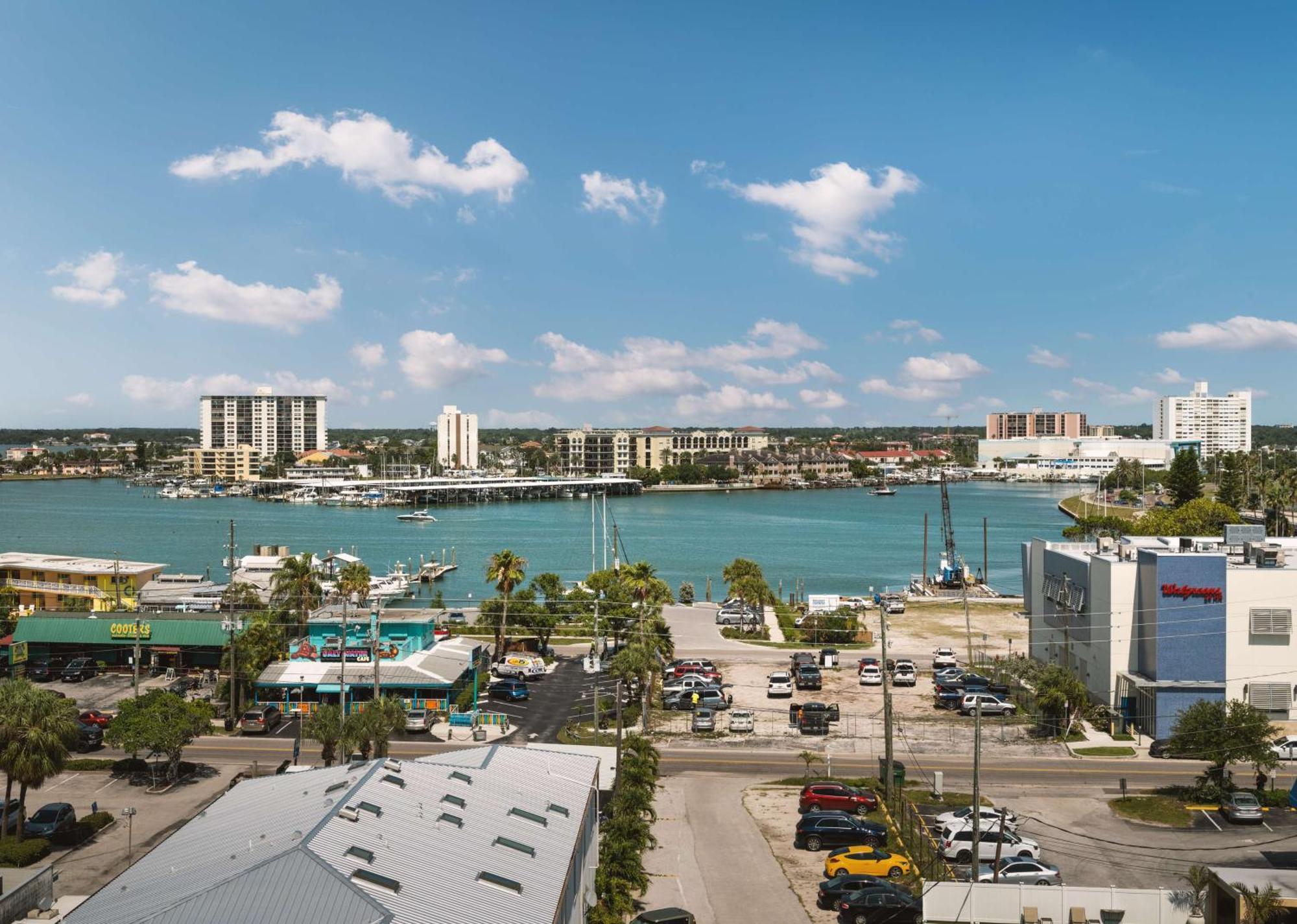 Hilton Clearwater Beach Resort & Spa Exterior photo