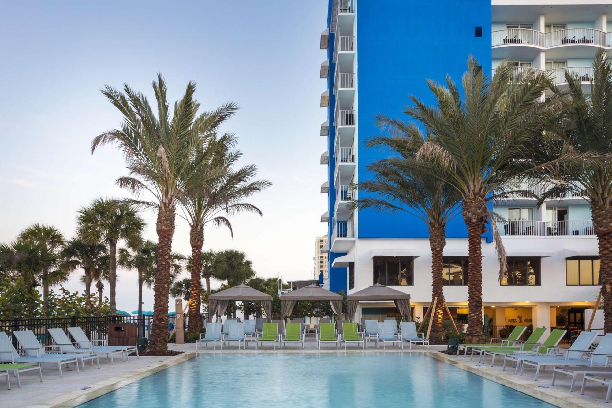 Hilton Clearwater Beach Resort & Spa Exterior photo