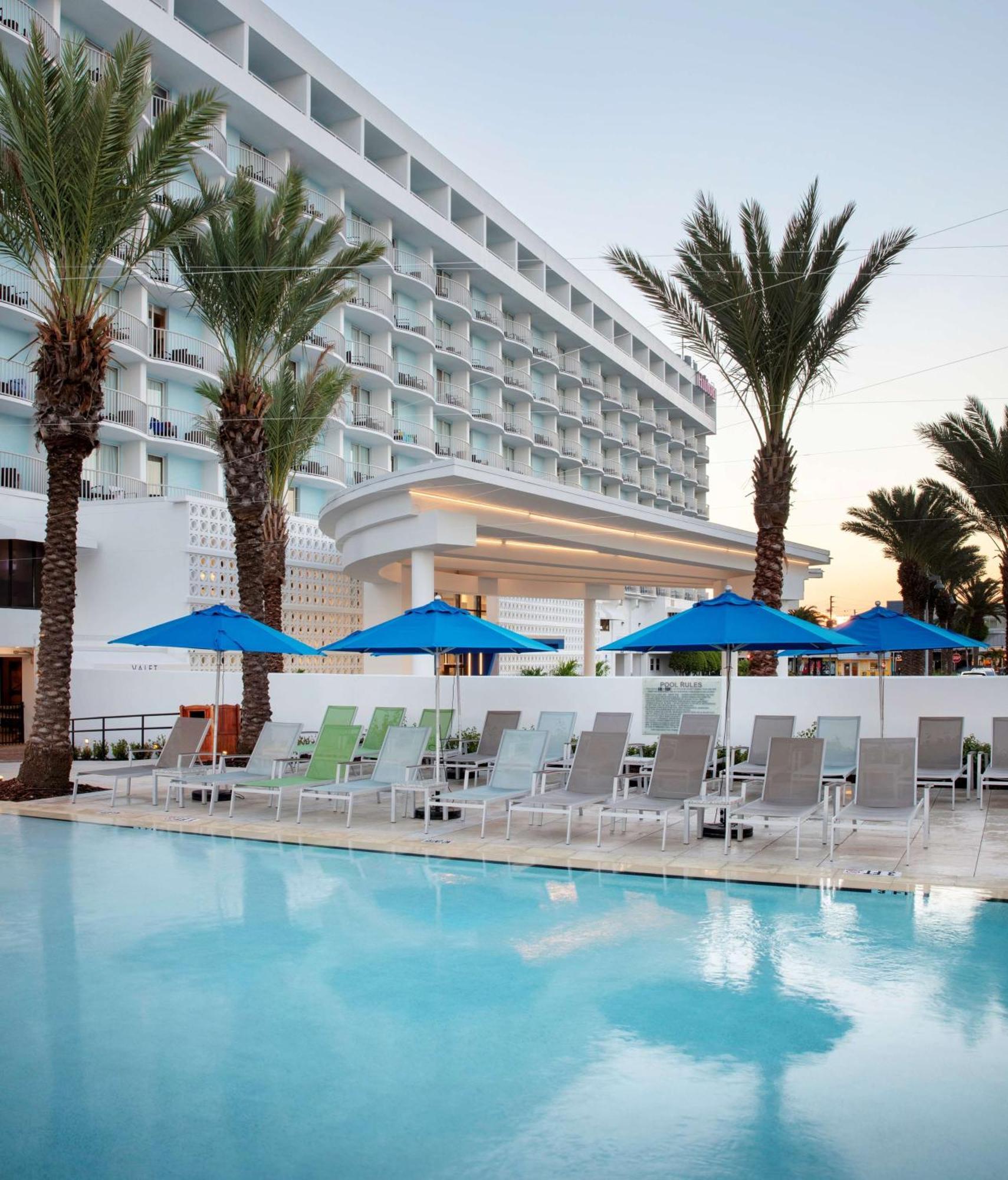 Hilton Clearwater Beach Resort & Spa Exterior photo